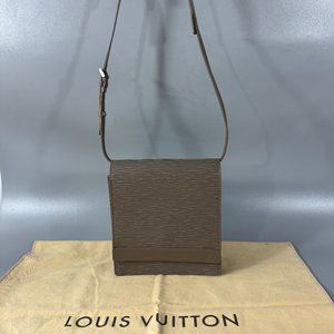 Auth. LOUIS VUITTON "Biarritz" Epi Leather Pepper Taupe Adjustable Shoulder Bag